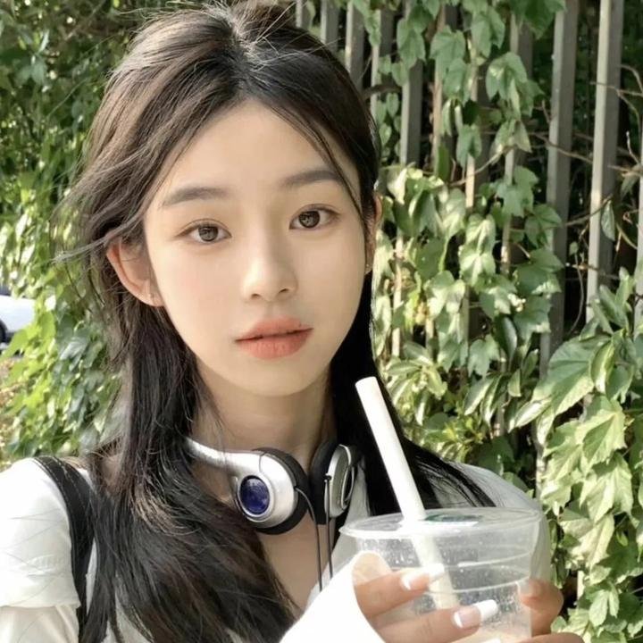 玉湖裸女